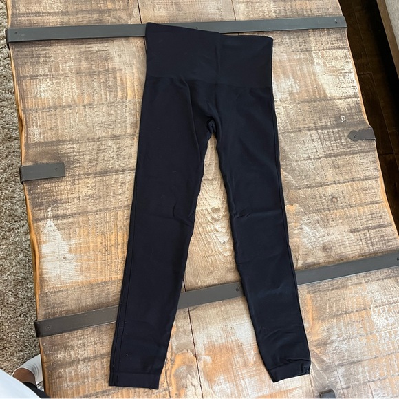 Spanx seamless leggings size small •black• tummy control - Picture 2 of 5